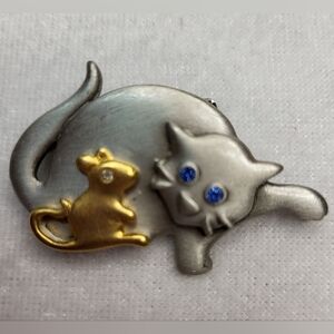 Vintage 1986 JJ Jonette Silver Tone Staring Blue Eye Cat and Mouse Brooch